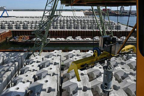 Delta Marine Consultants to explore feasibility of modular coastal  protection system in Singapore